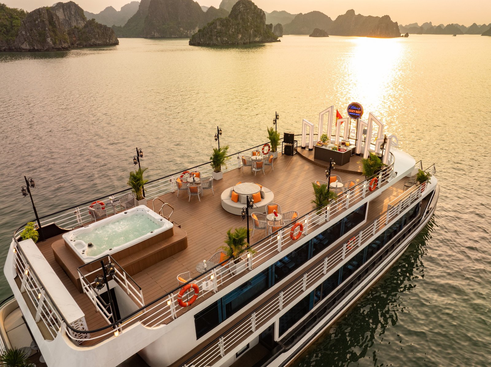 Cozy Bay Premium Day Cruise on Halong Bay