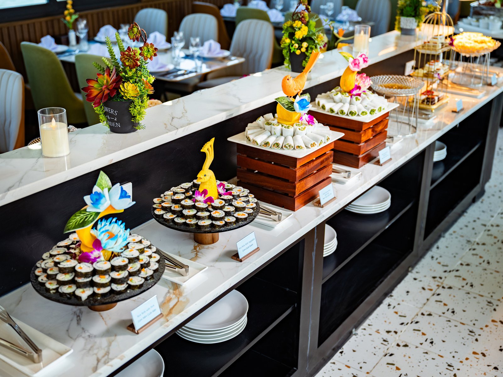 Buffetstation an Bord der Tropical Cruise