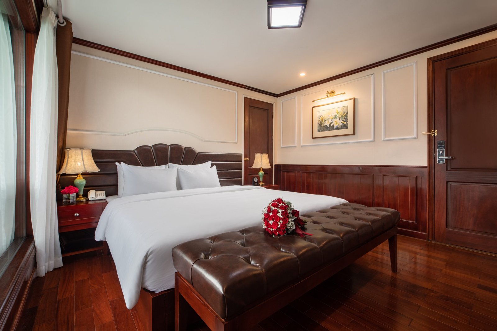 Junior/Senior Double Suite double bed