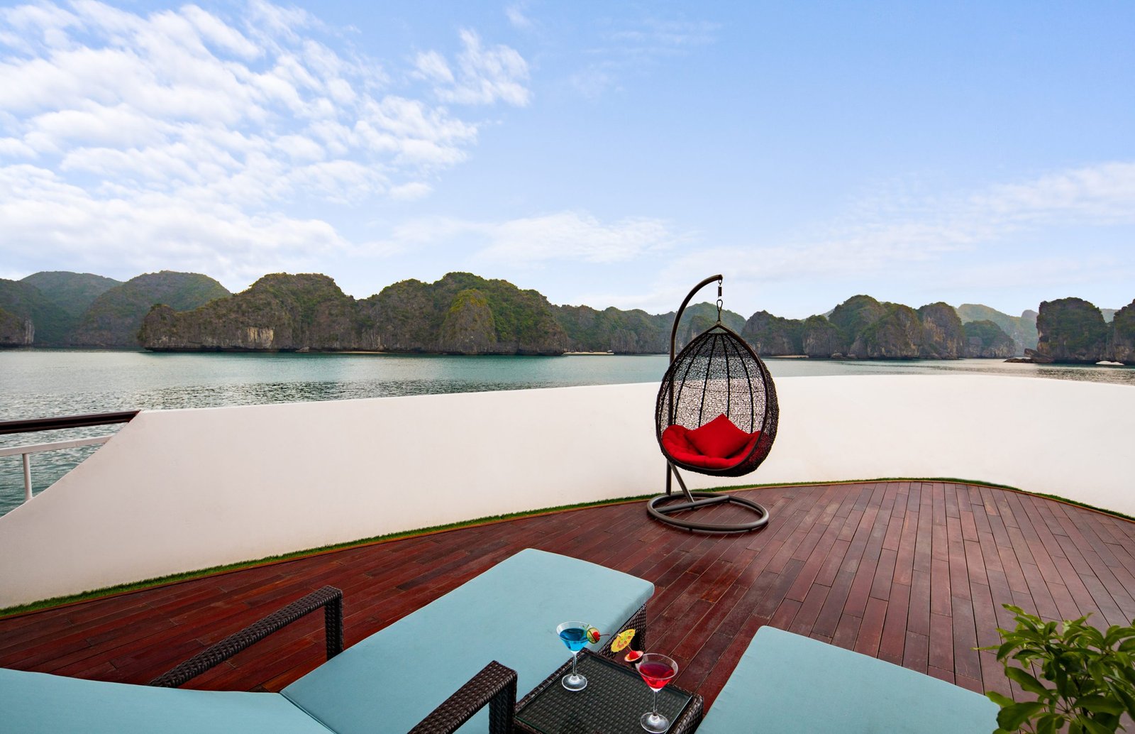Honeymoon Suite bedroom aboard Dora Cruise