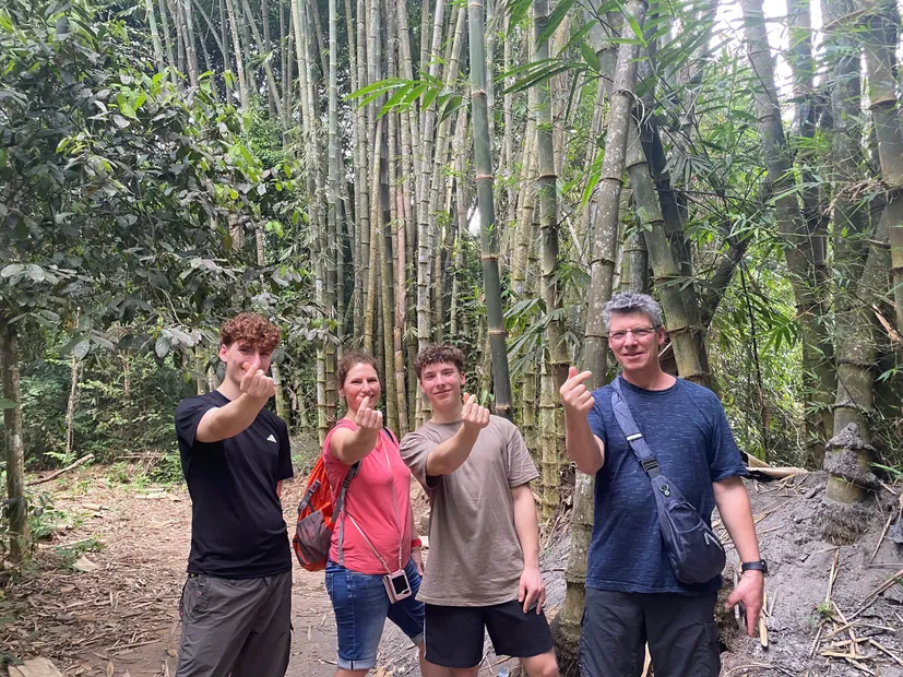 Spaziergang durch die Bambushaine rund um Củ Chi
