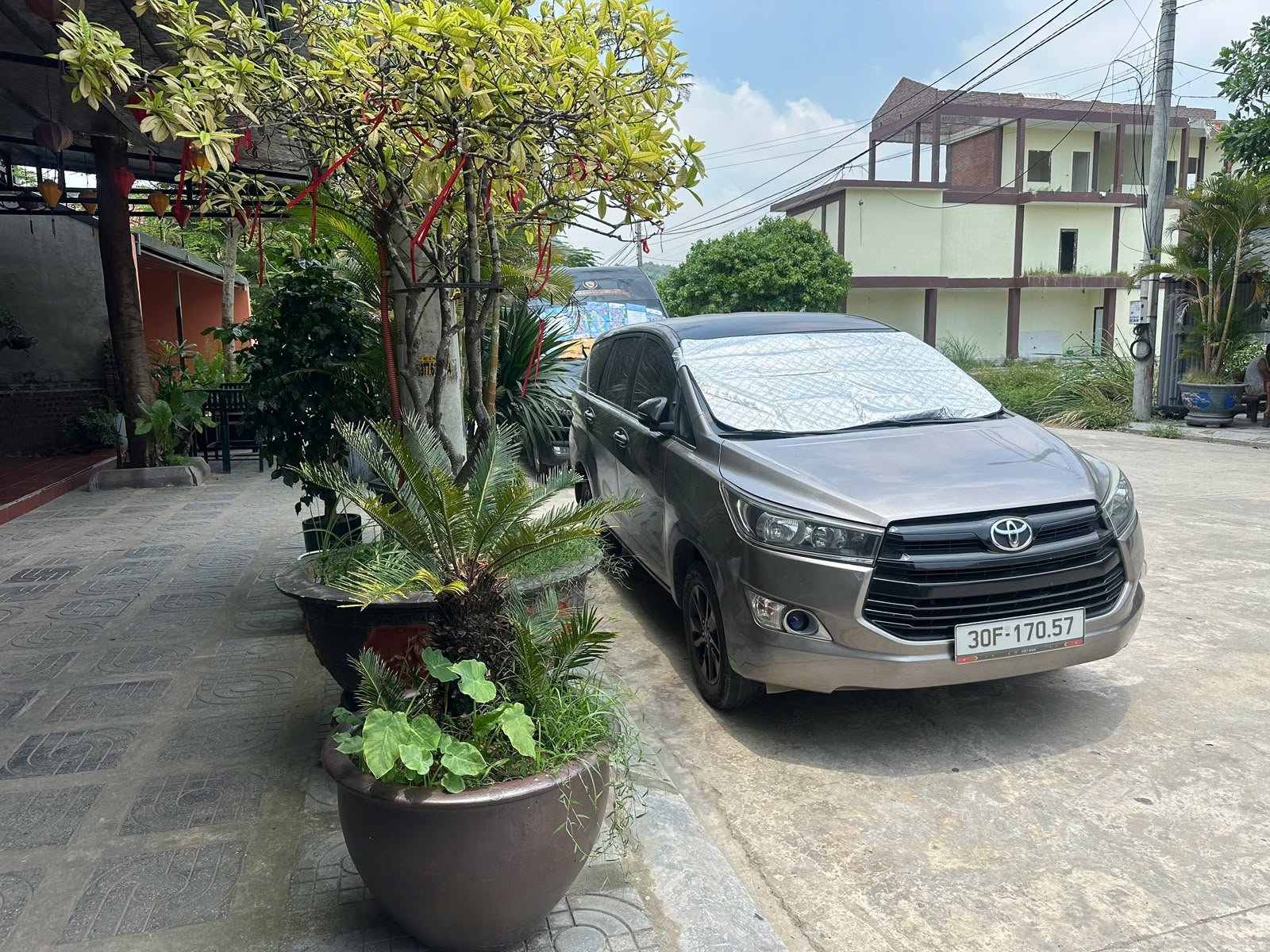 Private 7-seater car exterior