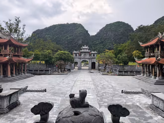 Thai Vi Temple and duck feeding, Hanoi to Ninh Binh day tour