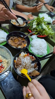 Diamond guiding a Hanoi street food tour