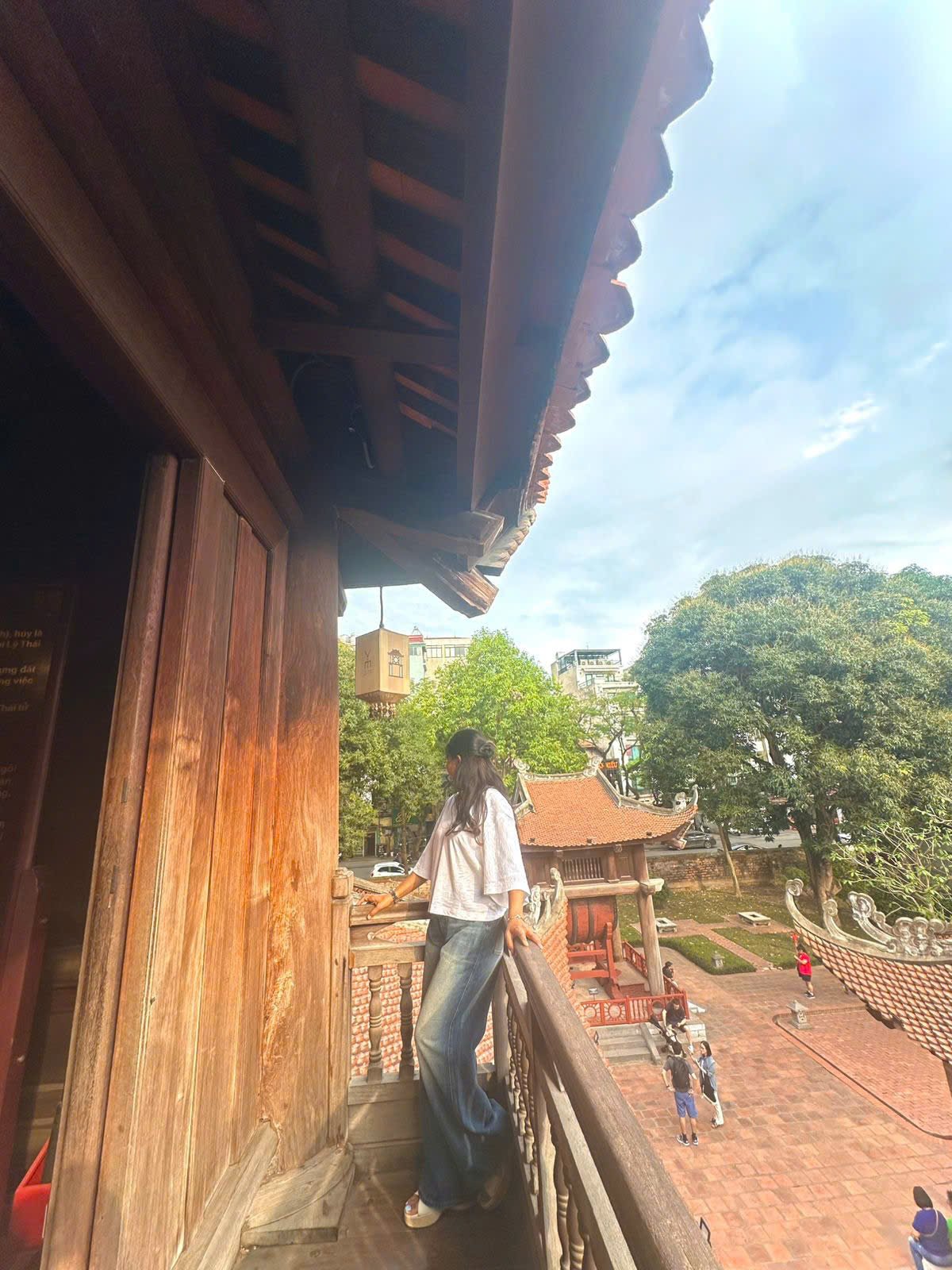 Guest in Ao Dai during the photoshoot &mdash; photo 17
