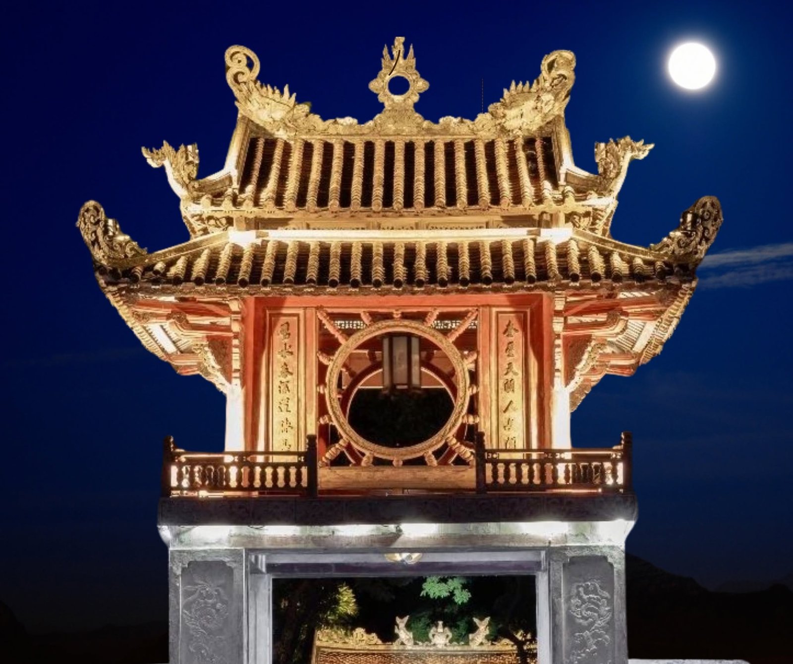 Khu&ecirc; Văn Pavilion under the full moon