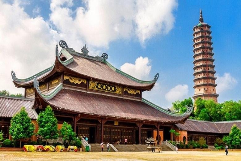 The tiered halls of Bai Dinh pagoda with its tall stone tower behind