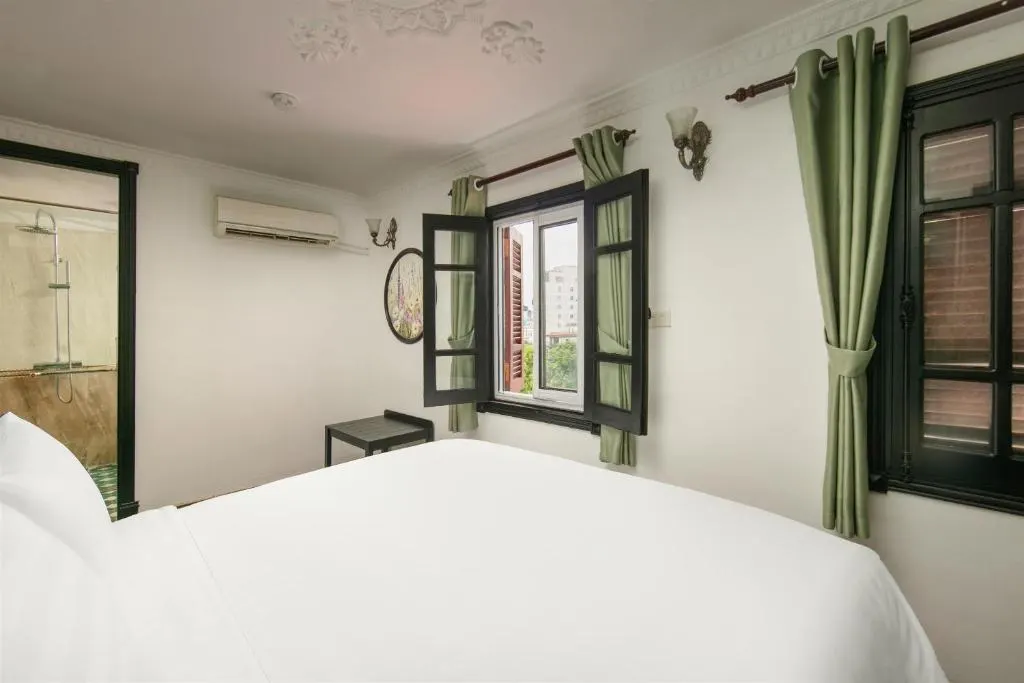 Guest room with shuttered windows and an en-suite beyond
