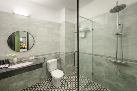 Standard Double: en-suite with a walk-in rain shower