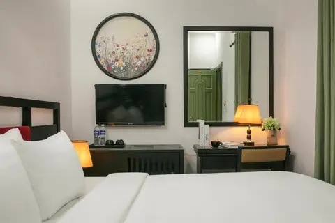 Standard Double: desk, mirror and television opposite the bed